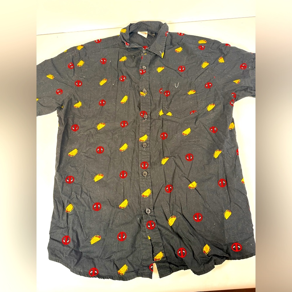 Deadpool sz med casual shirt
